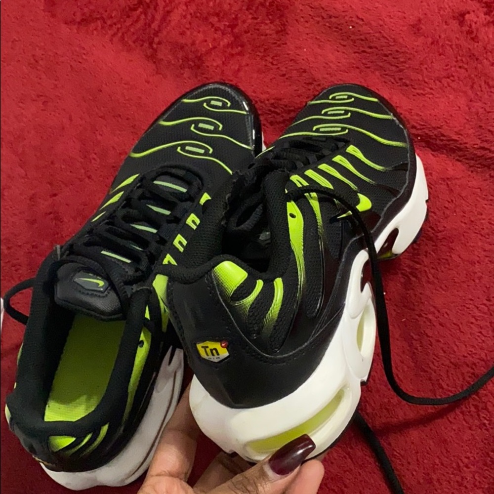 Air Max - Picture 2 of 8
